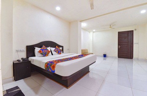 Raja Park Hotel | FabHotel Monark
