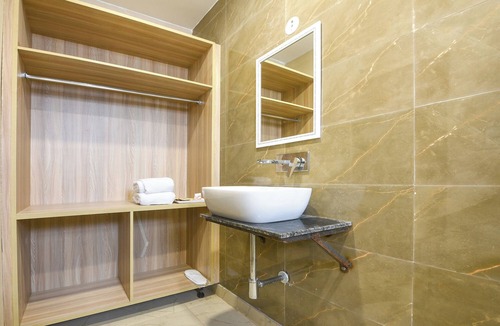 Pashim Vihar Hotel | Fabhotel Moonlight
