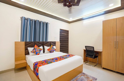 Lanka Hotel | Fabhotel Paramhans Guest House