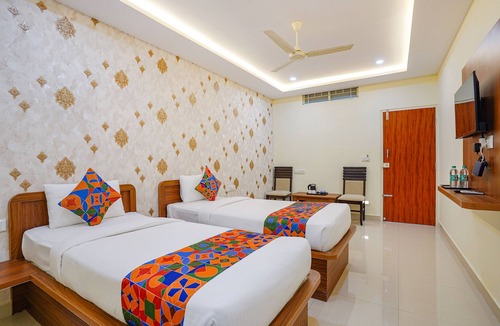 Krishnarajapura Hotel | FabHotel Partha Residency - Kr puram