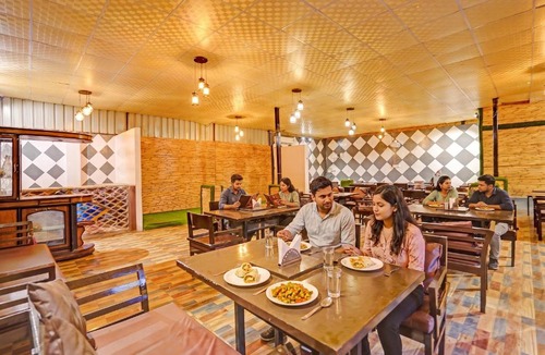 Noida Hotel | FabHotel Pillow & Pesto