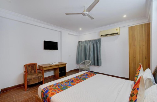 Hyderabad Hotel | FabHotel Prestige Lake Ridge