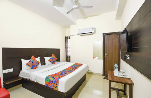 Mohali Hotel | Fabhotel Red Ark Inn