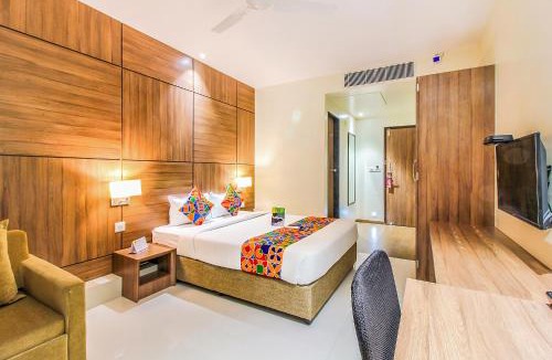 Kurla West Hotel | FabHotel RK International - Nr Mumbai International Airport