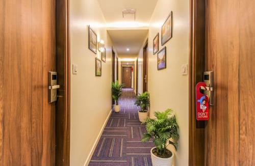 Kurla West Hotel | FabHotel RK International - Nr Mumbai International Airport