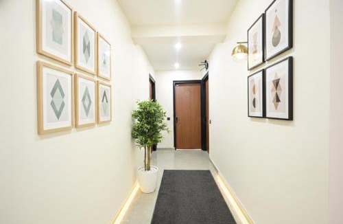 Gurugram Hotel | FabHotel RR Premium