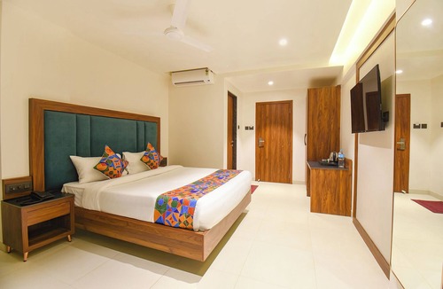 Karve Nagar Hotel | Fabhotel Shourya Regency