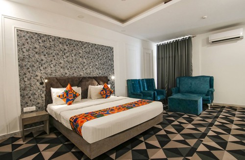 New Delhi Hotel | FabHotel Signature Luxe Inn - Chhattarpur