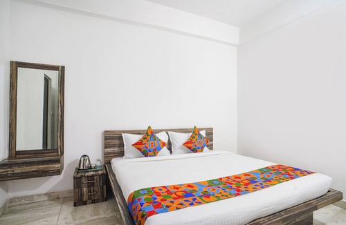 Farooq Nagar Hotel | Fabhotel Sree Venkateshwara Residency