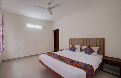 Electronics City Hotel | FabHotel Sri Aditya Inn - Electronic City