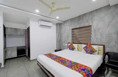 Hanmakonda Hotel | Fabhotel Sushmitha Inn
