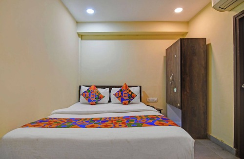 Block E Hotel | Fabhotel The Crown Aura
