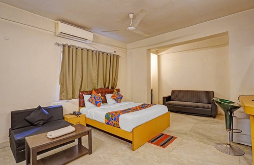 Bhowanipore Hotel | Fabhotel The Jumbo Stay