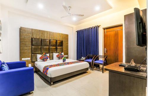 Sushant Lok Hotel | FabHotel The Mple Stays - Nr Leisure Valley Park, Iffco Chowk