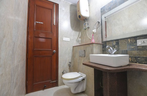 DLF Phase 5 Hotel | Fabhotel Uk House Residency