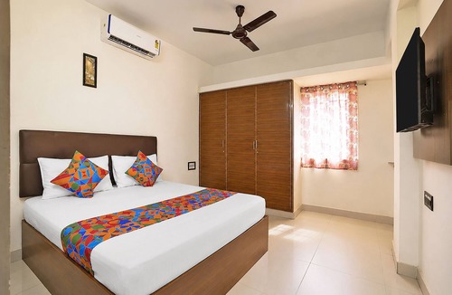 Maduravoyal Hotel | Fabhotel V Inn Rooms - Nr Sree Ramanatheeswarar temple