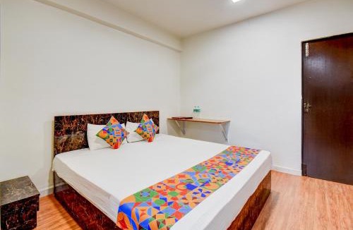 Rajgurunagar Hotel | FabHotel World King
