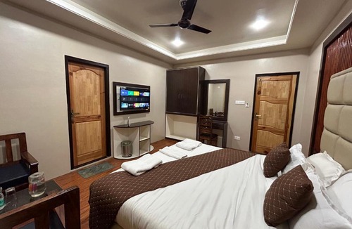 Srinagar Hotel | Fair Mount, Airport Road, Humhama Srinagar