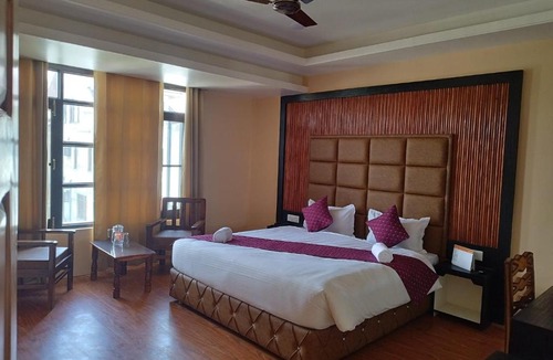 Srinagar Hotel | Fair Mount, Airport Road, Humhama Srinagar
