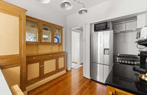 Fairlight Apartment | Fairlight 2-Bed Apartment Steps from the Beach