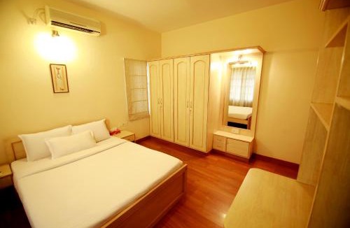 Bangalore City Center Hotel | Falcon Suites Residency Road