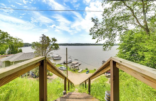Horton Cottage | Fall & Winter Jackson Escape on Wolf Lake