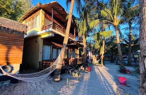 Saint Martin's Island Hotel | Family Time Beach Resort