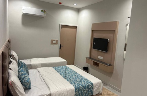 Ahmedabad Hotel | Fantastic Primium 7-bedroom hotel with AC in charming Ahmedabad