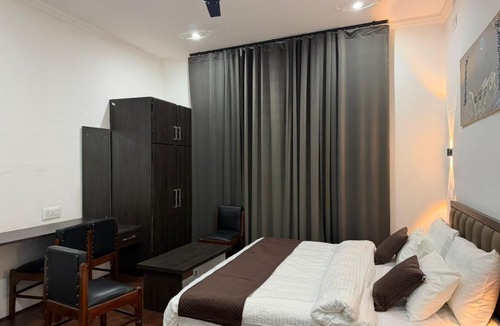 Nishat-Shalimar Bed & Breakfast | FarahBakshResidency