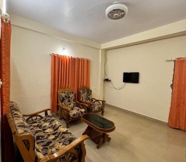 Kanthalloor House | Farm Stay - Apple Valley