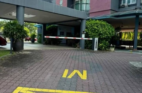 Kampung Pokok Asam Apartment | FAT MOM - Tropical House (FREE 1 CarPark+Netflix)