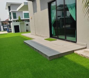 Geching Hilir House | Five BEDROOMS RESIDENTIAL HOME WITH FREE WIFI