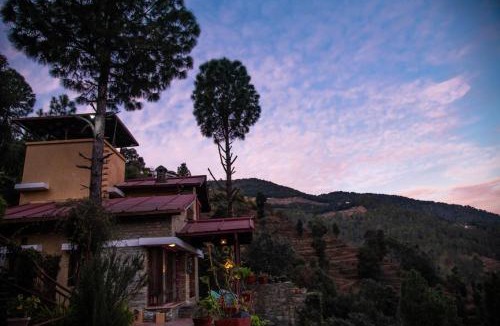 Ramgarh Ski Chalet | Flame of the Forest by Levitate - Luxury Two-Bedroom Chalet with Balcony Top Valley View & Fully Equipped Kitchen