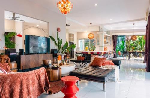 Kampung Haji Abdullah Hukum Villa | Flame of the Forest Retreat 38Pax 8R7B Pool Villa Kuala Lumpur