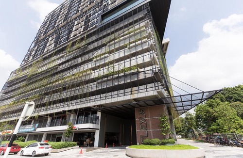 Kampung Pasir Segambut Apartment | Flexus Signature by Luxury Suites Asia