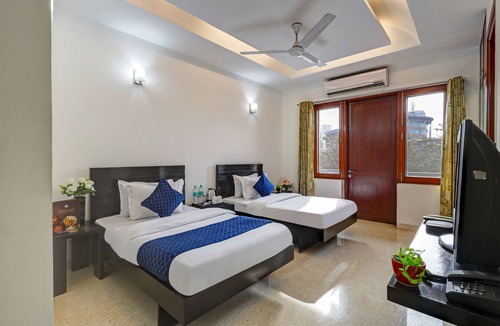 Sushant Lok Hotel | Floryn Stayz-Huda City Centre
