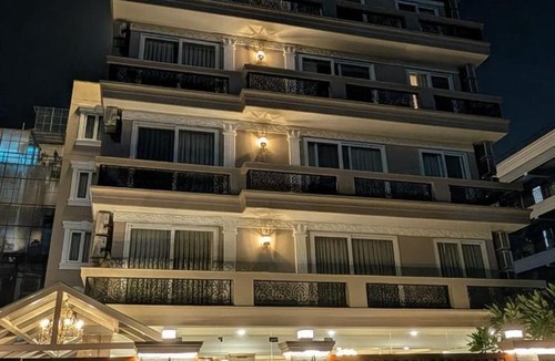 Sushant Lok Hotel | FlxHo Horizon ONE - Luxury Hotel & Residences Golf Course Road, 2 Min from 42-43 Metro Station