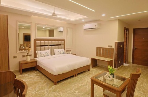 Sushant Lok Hotel | FlxHo Horizon ONE - Luxury Hotel & Residences Golf Course Road, 2 Min from 42-43 Metro Station