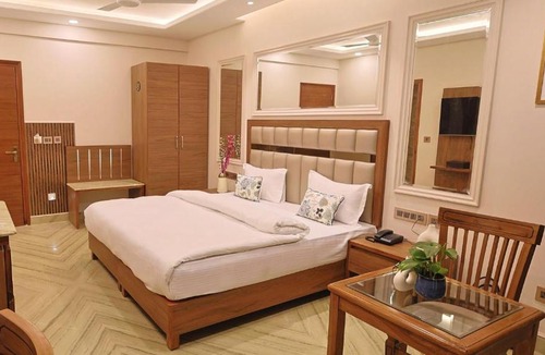 Sushant Lok Hotel | FlxHo Horizon ONE - Luxury Hotel & Residences Golf Course Road, 2 Min from 42-43 Metro Station
