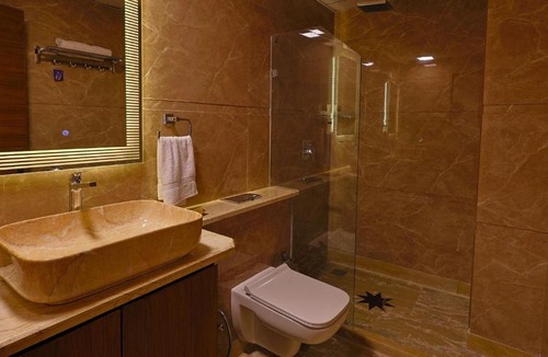 Sushant Lok Hotel | FlxHo Horizon ONE - Luxury Hotel & Residences Golf Course Road, 2 Min from 42-43 Metro Station