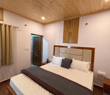 Kanatal House | Forest Breeze Homestay