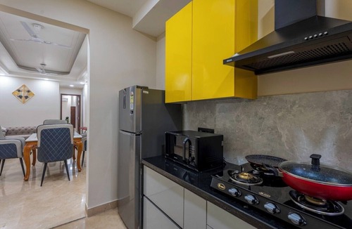 New Delhi Apartment | Fortune Home Service Apartment 3BHK, J-267