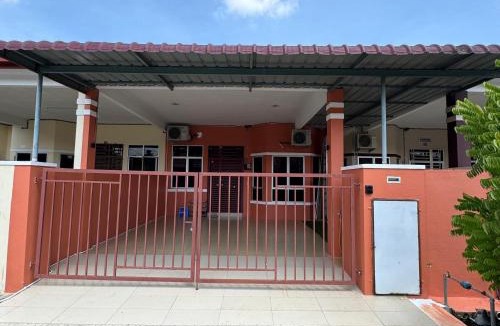 Kampung Sungai Dingin House | FR homestay