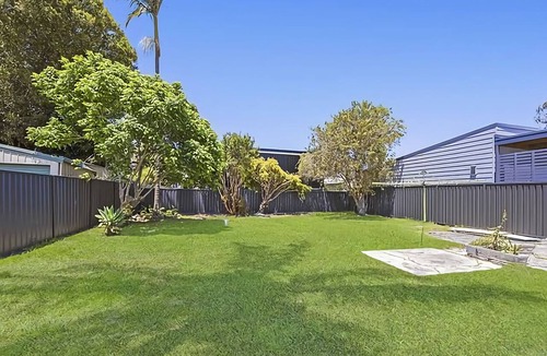 Budgewoi House | Frangipani Hideaway - Close to everything!