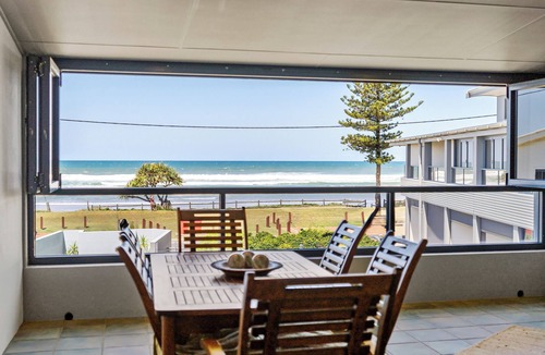 North Creek Apartment | Fully equipped for beach life & comes well-appointed w/a light airy open design
