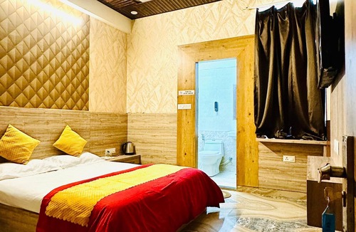 Jaipur Hotel | Fully Furnished - Netflix, Rain Shower, Peace-103