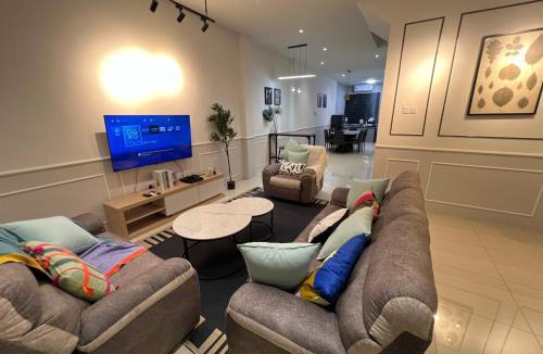 Kuantan House | FunkyVila5 16PX 4BR Near188Tower, Artstreet, HTAA