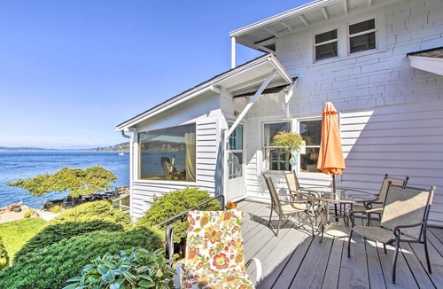 University Place Cottage | Gas Fire Pit, Views & Beach Access: Waterfront