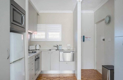 Neutral Bay Apartment | Getawayz NSW - Bay Court II -Spacious Waterside Studio next to Hayes Beach, Cafes & Ferry!