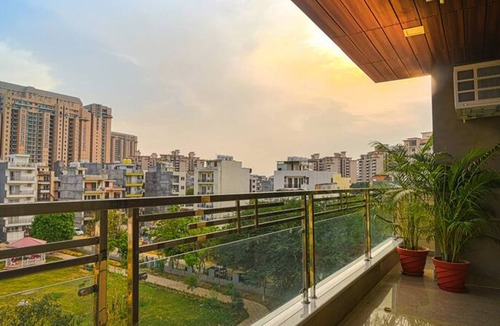 Gurugram Apartment | Glamorous 1 Bhk Apartment w balcony Gym